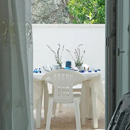 Blue House Apartment *